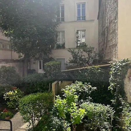 Cosy Renovated 1-bedroom Etoile Apartment